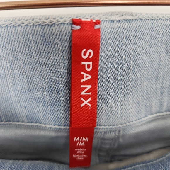 NWT SPANX Retro Light Wash Flare Leg Pullon 20348R Jeans Size Medium - Picture 6 of 9